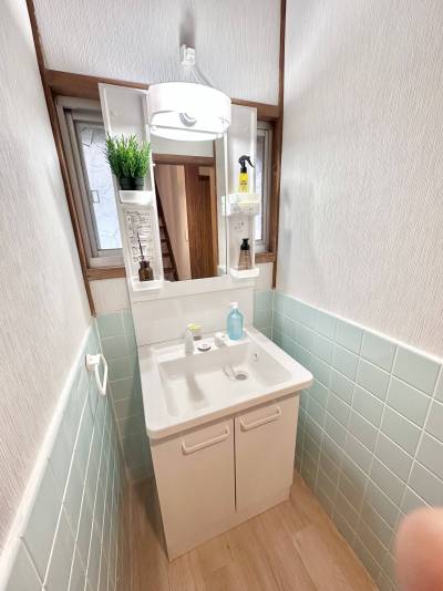 新設の独立洗面化粧台。