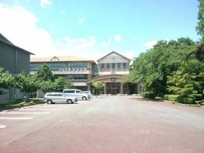 埴生中学校&hellip;アパートから1.1キロ徒歩16分です。