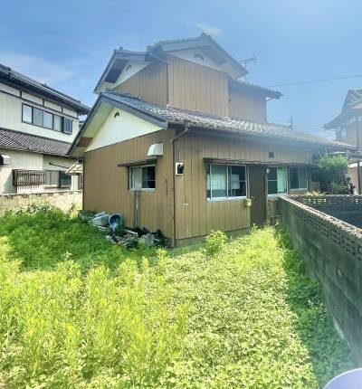 １棟目_東側の庭。広々庭は用途は様々ありそうです