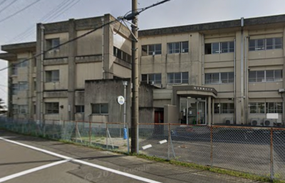 長岡小学校までは徒歩15分