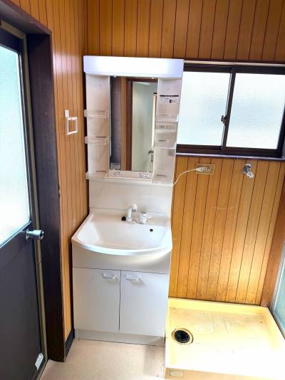 洗面台と洗濯機置き場