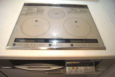 ３口（2口IH+ラジェント機能充実）のIHヒーター