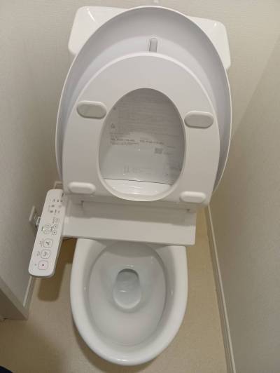 温水洗浄便座でまだ新しくとてもきれいです。