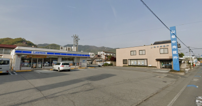 コンビニまで徒歩4分(ローソン・ファミマ）銀行も近隣にあり！