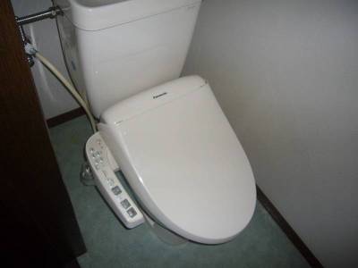 トイレ、温水洗浄機能付き！