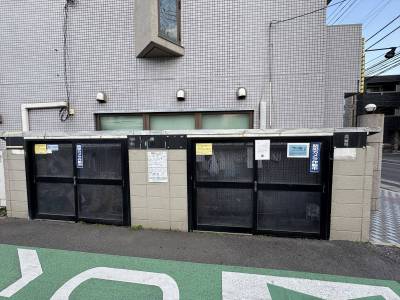 マンション専用ゴミ捨て場
防犯カメラ付