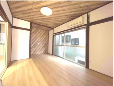 １Fのフローリング、壁、天井はフルリノベーション済です！