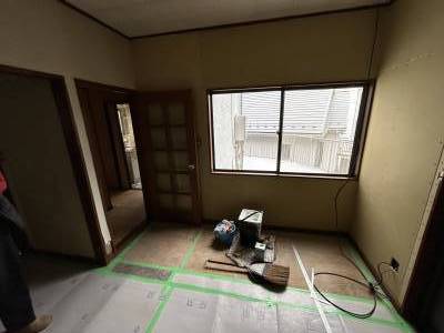 見ての通りリビングはリフォーム中