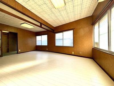 洋室13畳(床は増し張り＆クッションフロア新規張)