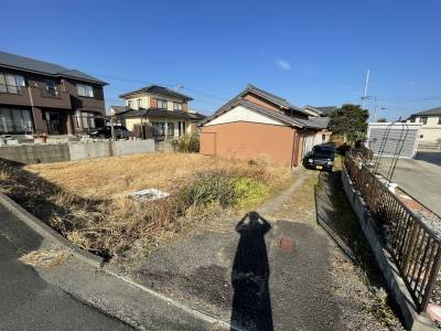 広い庭付き

使い道自由です。
畑、ドッグラン、建築などなど