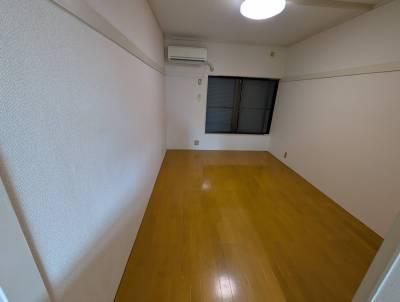 初期費用ゼロ、保証会社加入できなくても可。駐車場有り。