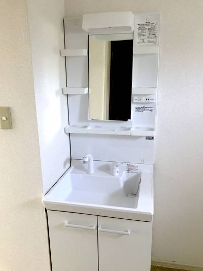 新品できれいな洗面台です。