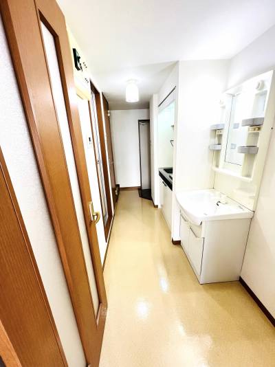 廊下、冷蔵庫置場