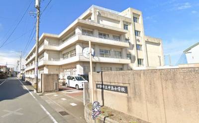 中島小学校まで徒歩9分