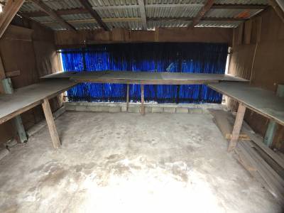 倉庫20平米、月極5000円
大型バイク3台収納可能、カギ付