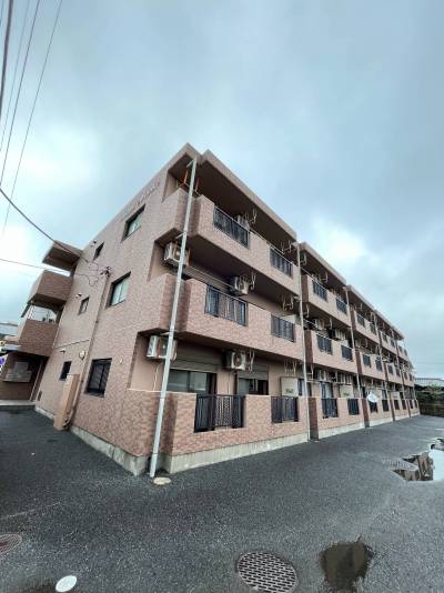 駐車場側
南向きで明るいお部屋です