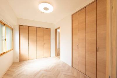 プライベートを大切にできる、落ち着いた寝室をイメージです。　