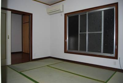 2F和室。ここから屋根付きのベランダに出て洗濯物が干せます！