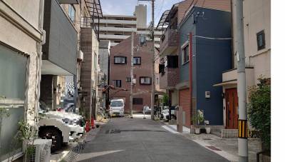 2023年(令和5年)9月撮影。前面道路