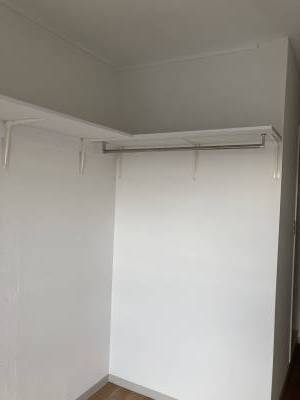 収納BOXを使うと棚の上に結構収納できます