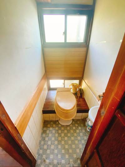 トイレ汲取式です。