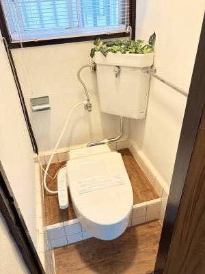 トイレ（ウォシュレット付温水洗浄便座）