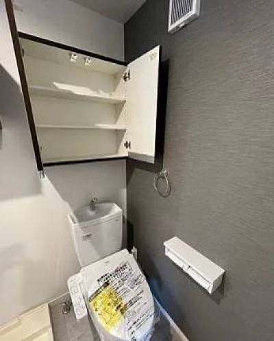 お手洗いは、お風呂と別です♪温室シャワー付き♪