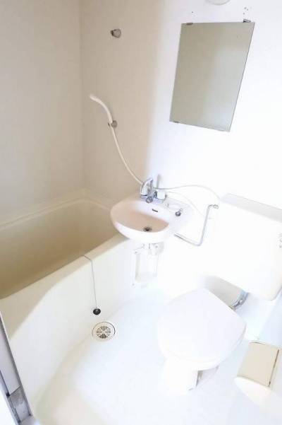 シンプルなユニットバス