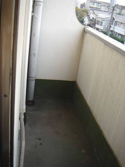 洗濯機置場
塀が高いので洗濯機の老朽化も防げ水漏れも安心。