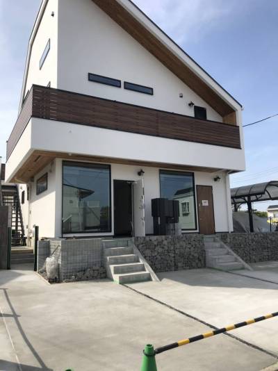 外観仕上がってきました☆外構ガビオン、光源施工予定です。 外観仕上がってきました☆外構ガビオン、光源施工予定です。