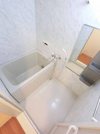 現在は使いやすい最新型シングルレバー水栓に変更済み。