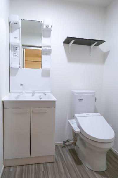 トイレ・洗面化粧台（シャワーヘッド付き）