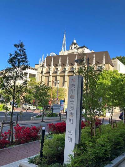 県立図書館の中に猿田彦珈琲が入っています