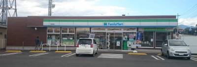 ファミリーマート　徒歩5分