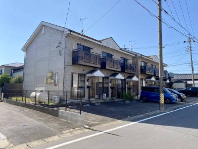 外観① 　　1・2階がお部屋です。