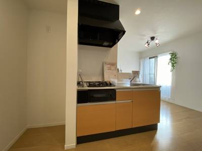 カウンターシステムキッチンは2口コンロ付き！