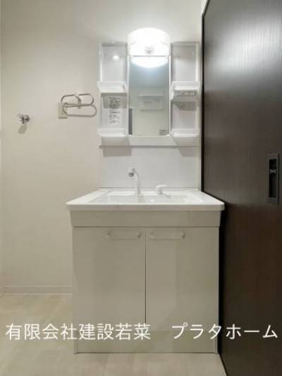 収納付きの独立洗面台で、朝の身支度もしやすいです
