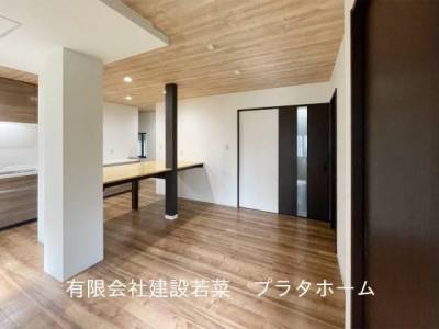 木目調の内装が心地よい、家族で過ごしやすいLDK