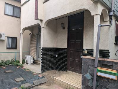 レトロなファサード♪
家庭菜園も楽しめるお庭です！