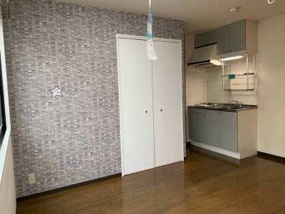 ベランダ側から見たお部屋（手前上は、ホスクリーン）