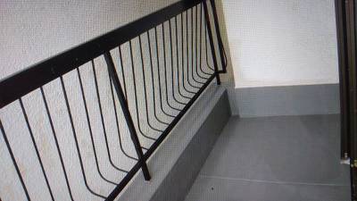 軒がありますので雨を防げます。塗装済です。