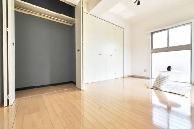 洋室には収納たっぷりなクローゼット（※写真は別部屋です）