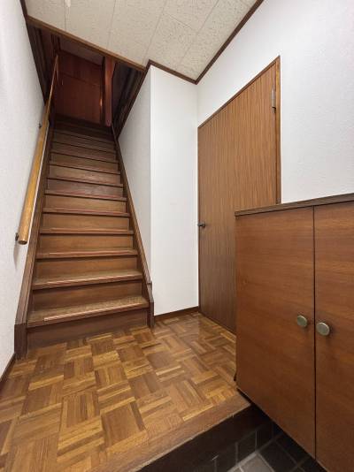 明るい玄関で来客を出迎えてください！下駄箱設置済み♪