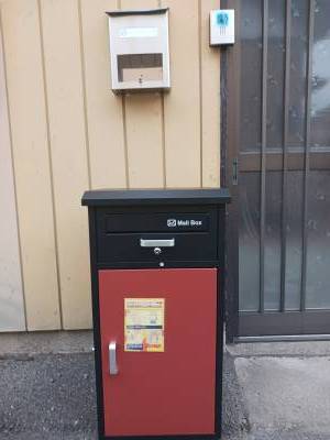 宅配ボックス付きです。