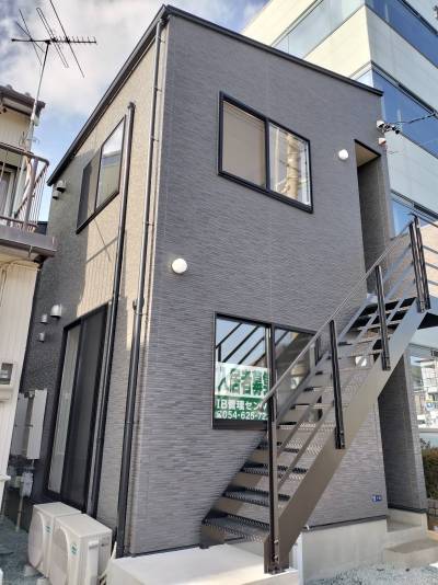 6部屋中4部屋が角部屋です