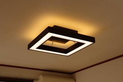 上部のみ点灯の間接照明モードもあります