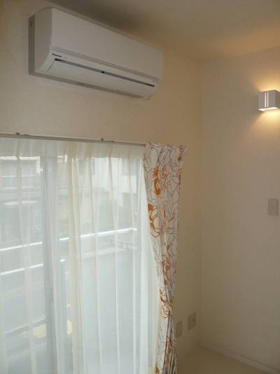 エアコンと間接照明