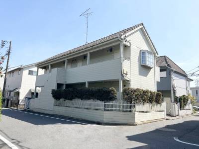 周辺は閑静な住宅街。高い建物もなく日当たりは良好です。