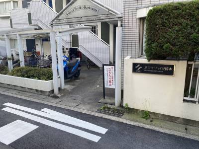 メイン道路から少し外れたところです