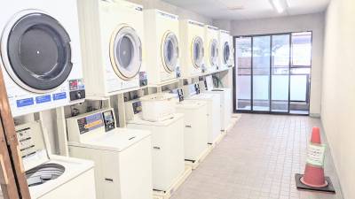 ランドリー室あり、2基を新機種へ交換済（事務所入居者に好評）
